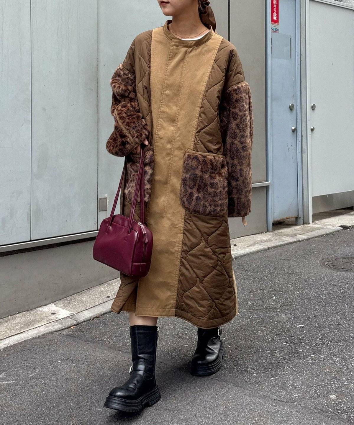 ワンピースコーデの女性