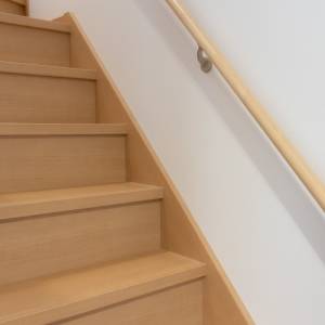 実は風水的に大吉です。階段にあると幸運を引き寄せる最強アイテム5選