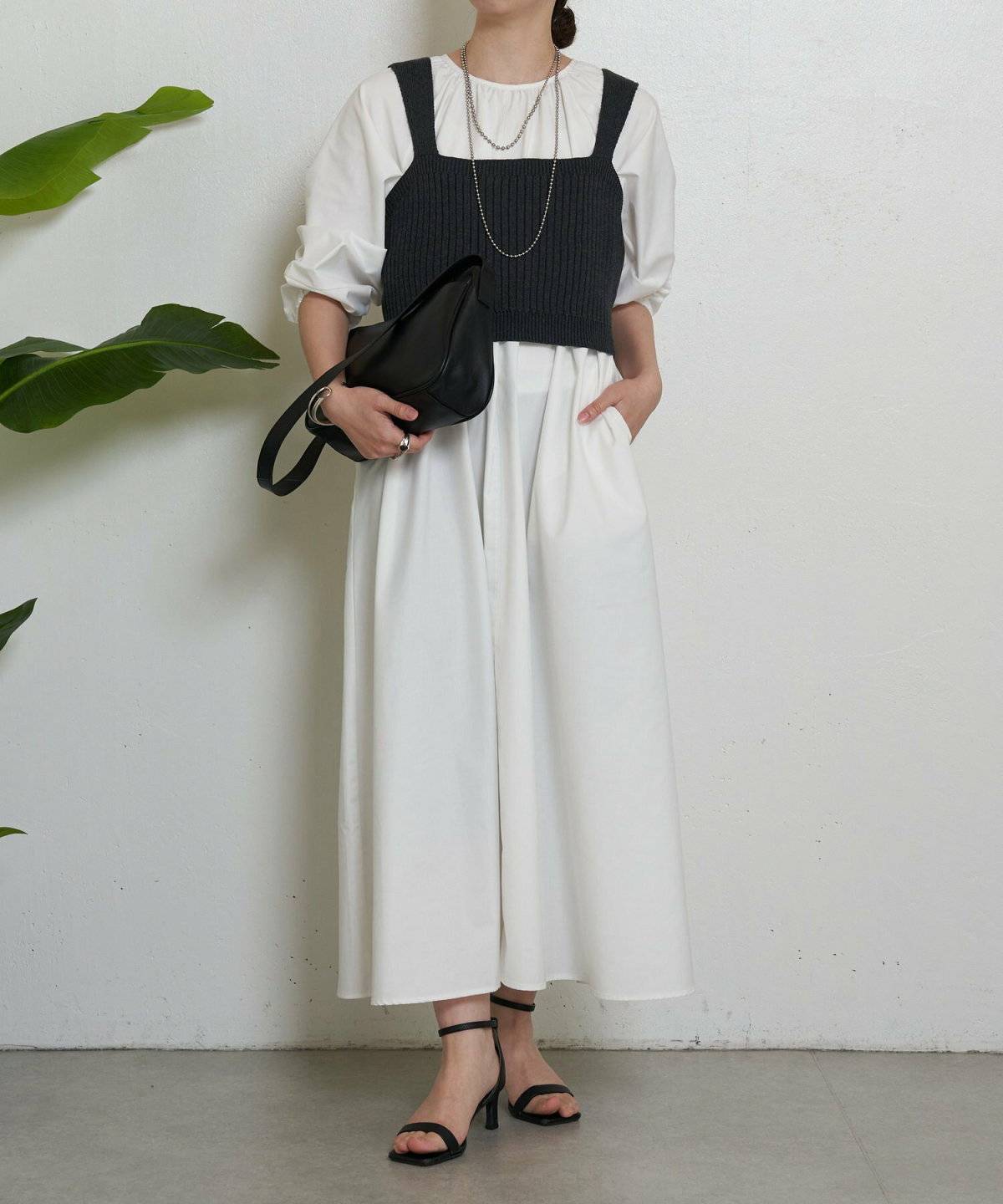 ドッキングワンピースコーデの女性