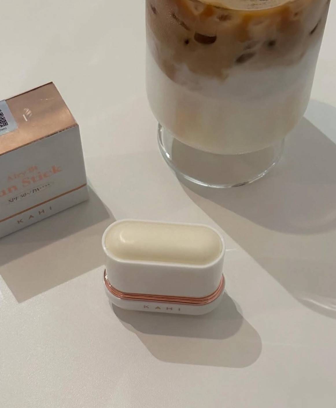KAHIのスティック日焼け止め