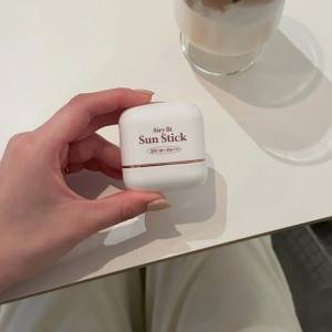 外出先でも手軽にUVケア！メイクの上からでも白浮きゼロ【KAHI】エアリーフィットサンスティック