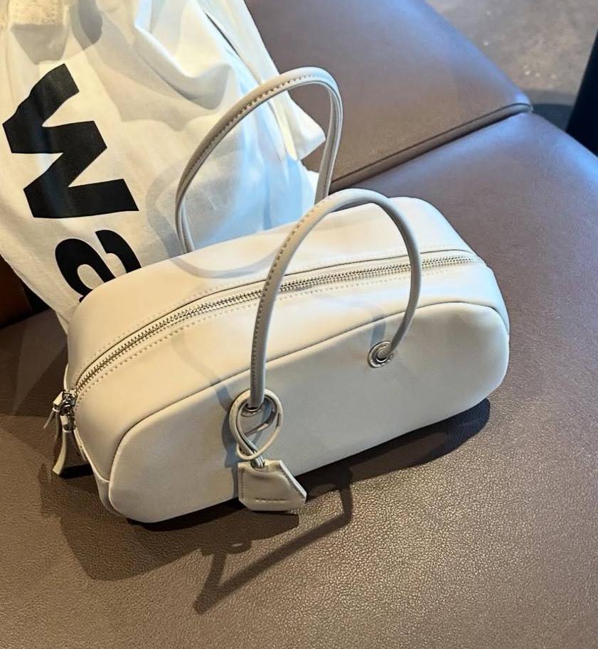 EDITAの横長ハンドバッグ