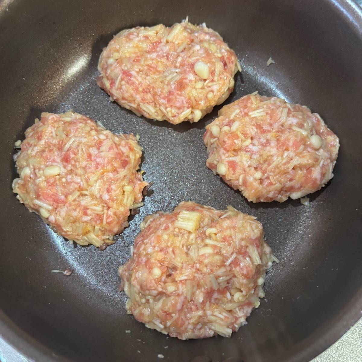 JAグループ公式の「ヘルシー♪おつまみ♪お弁当に♪えのき入りハンバーグ」のレシピ