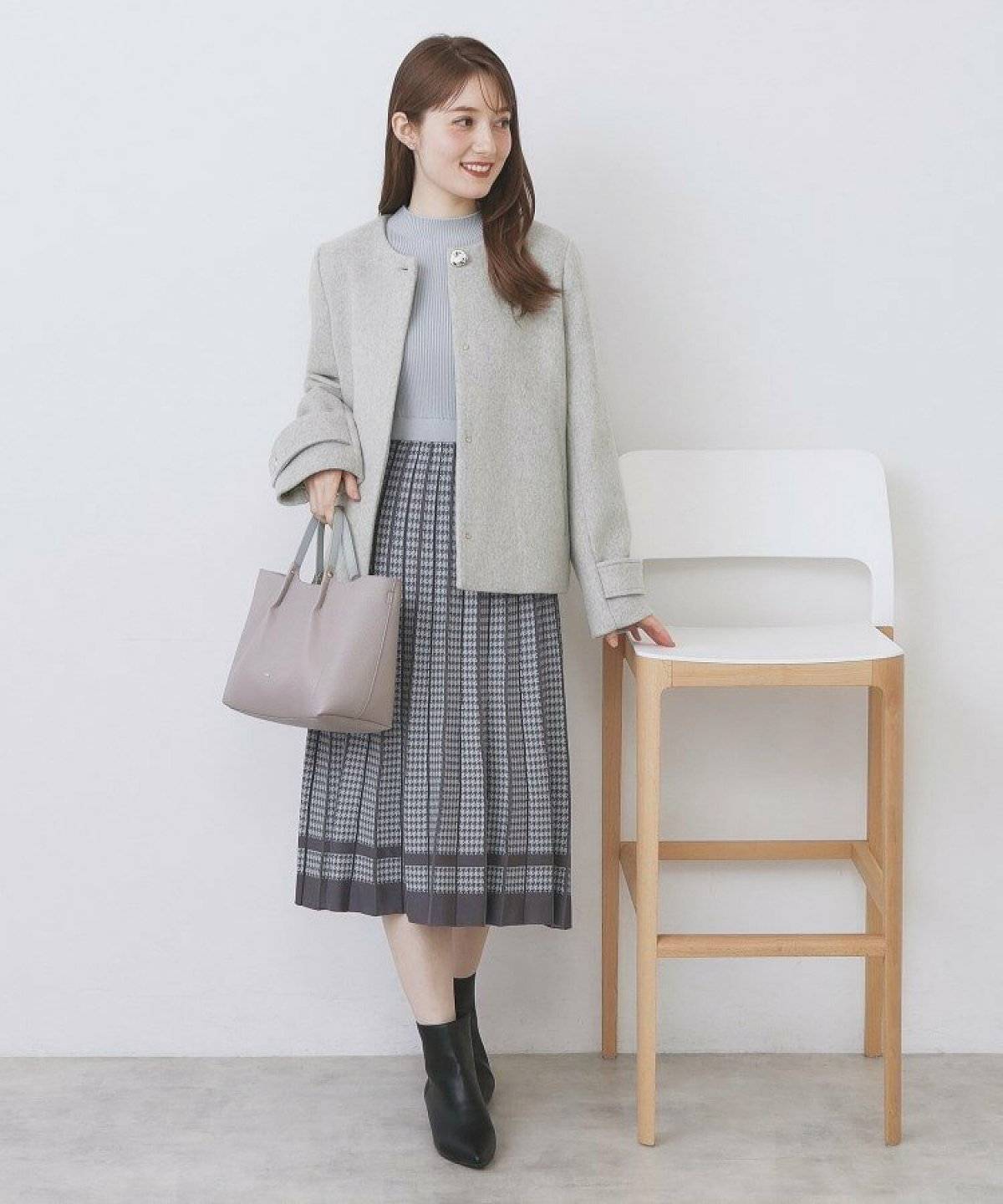 スカートコーデの女性