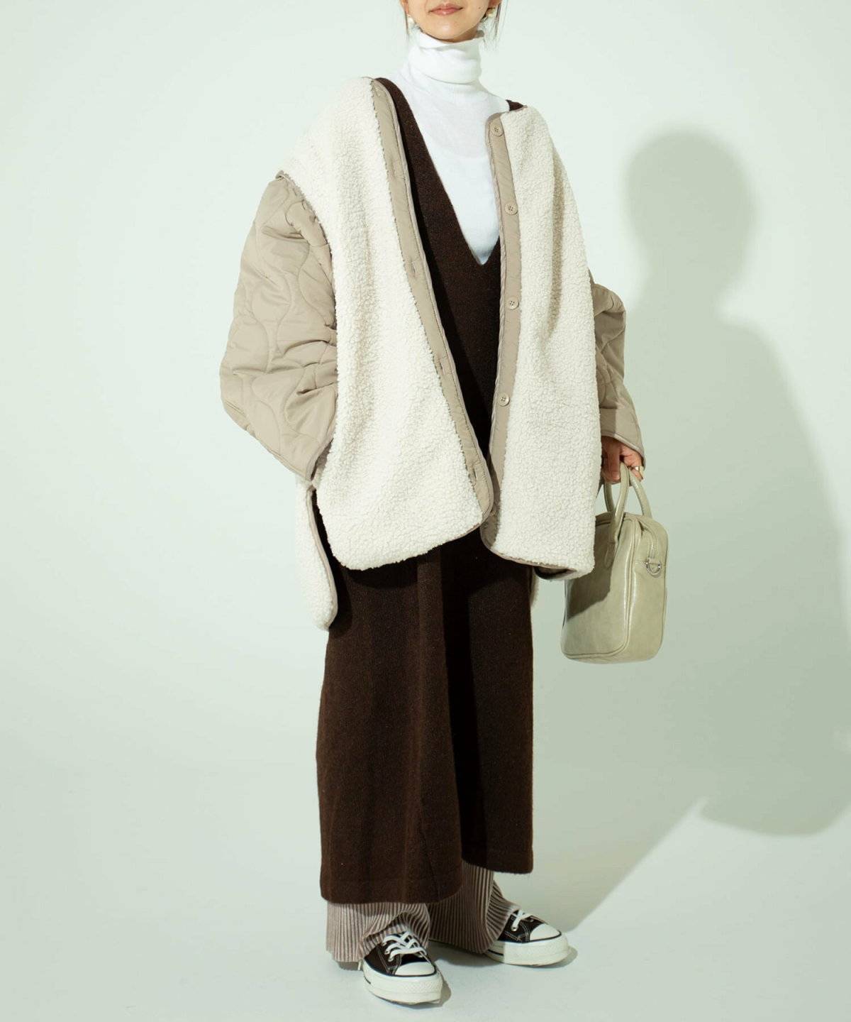 ワンピースコーデの女性