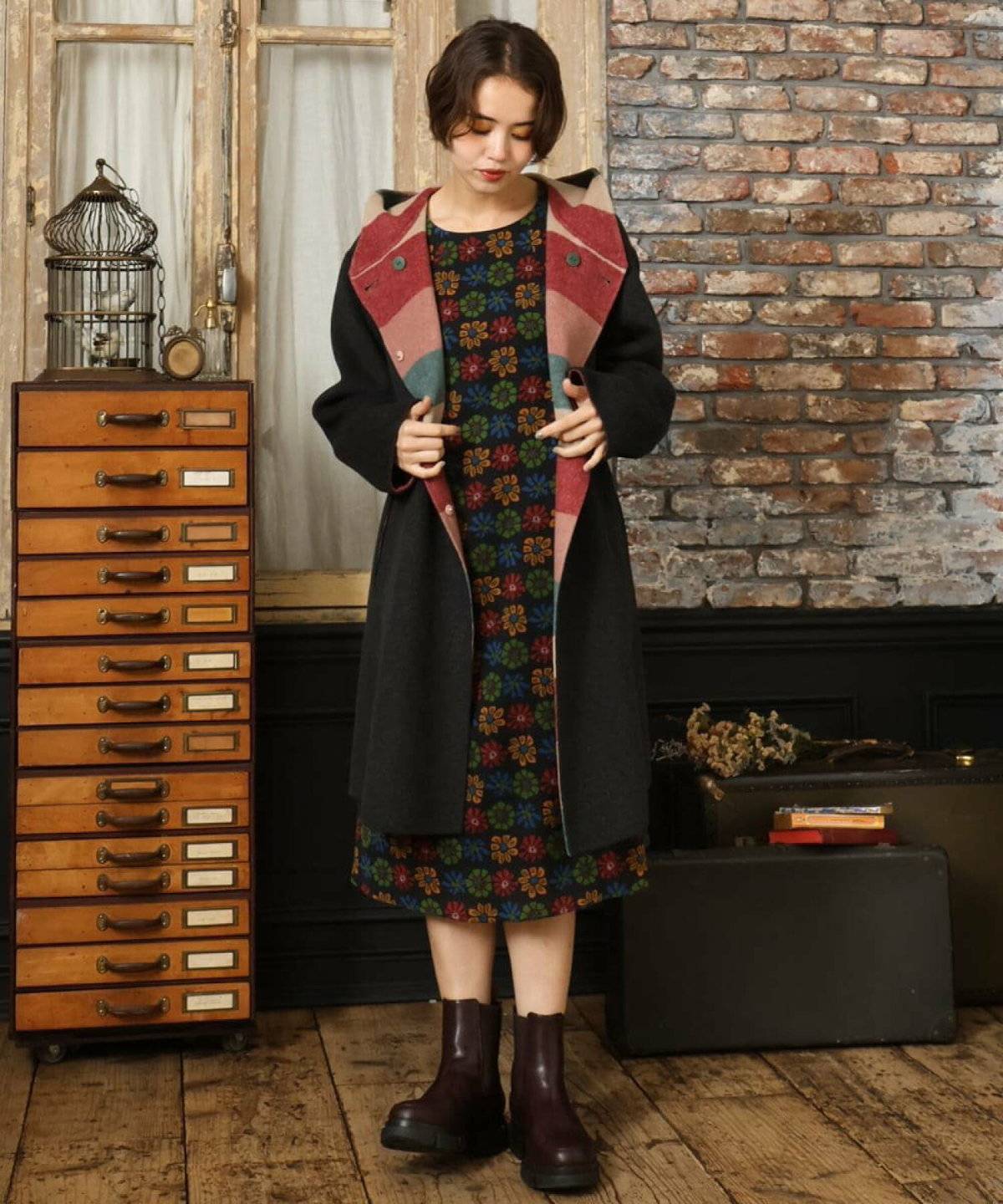 ワンピースコーデの女性