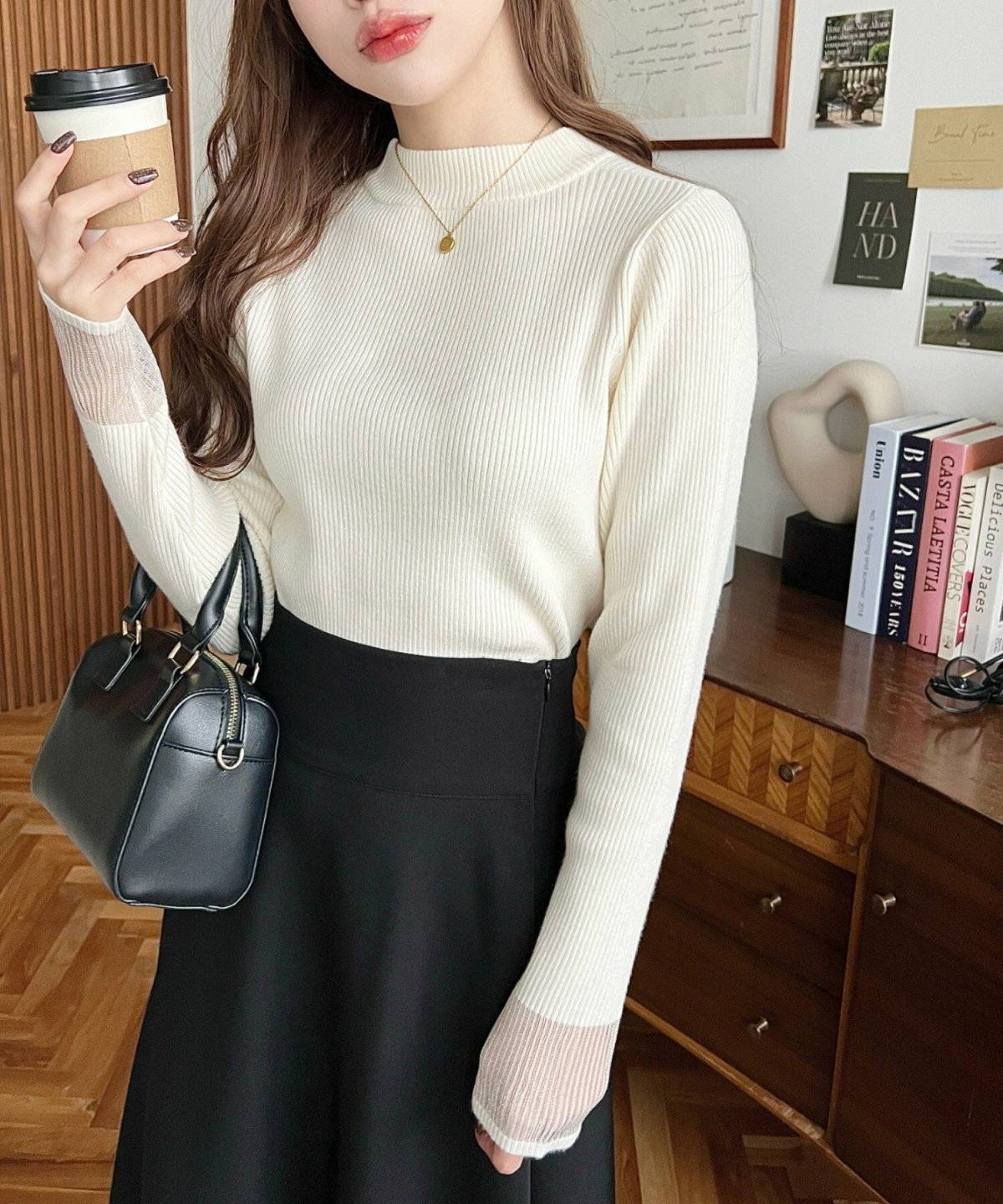 黒いスカートを履いた女性