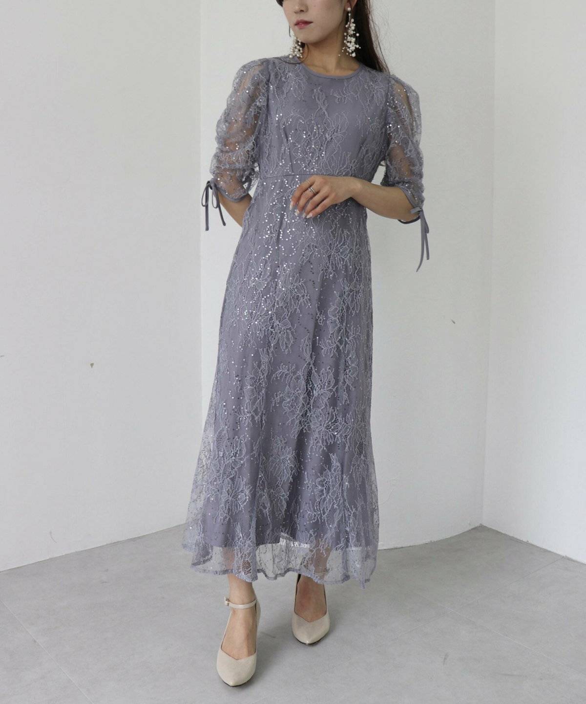 ドレスを着た女性