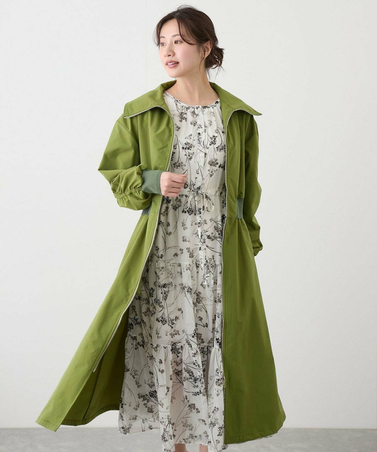 ワンピースを着た女性