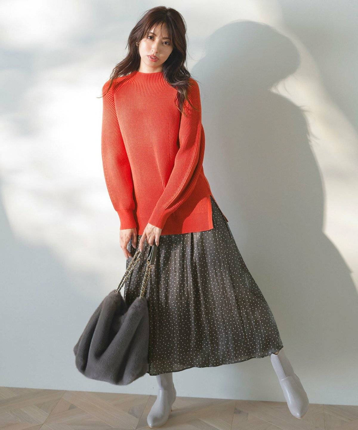 スカートコーデの女性