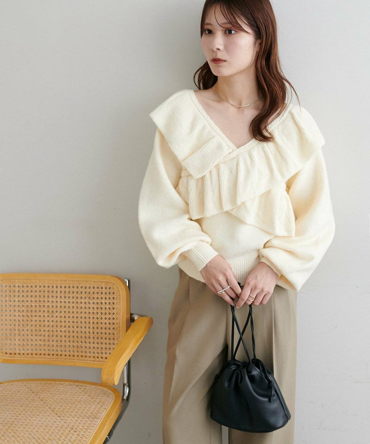 パンツコーデの女性