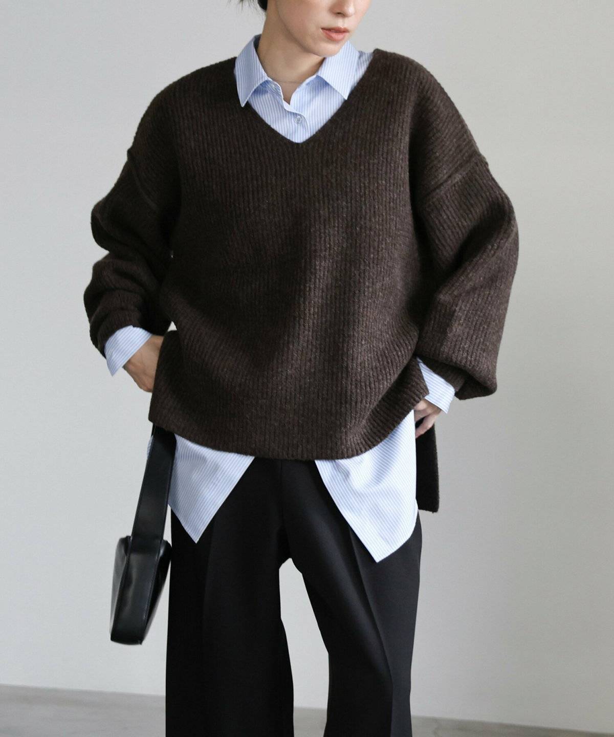 パンツコーデの女性