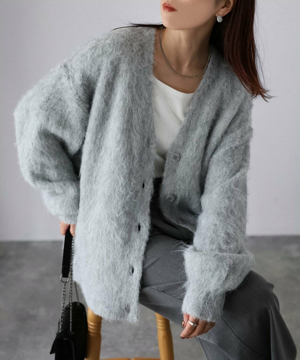 パンツコーデの女性