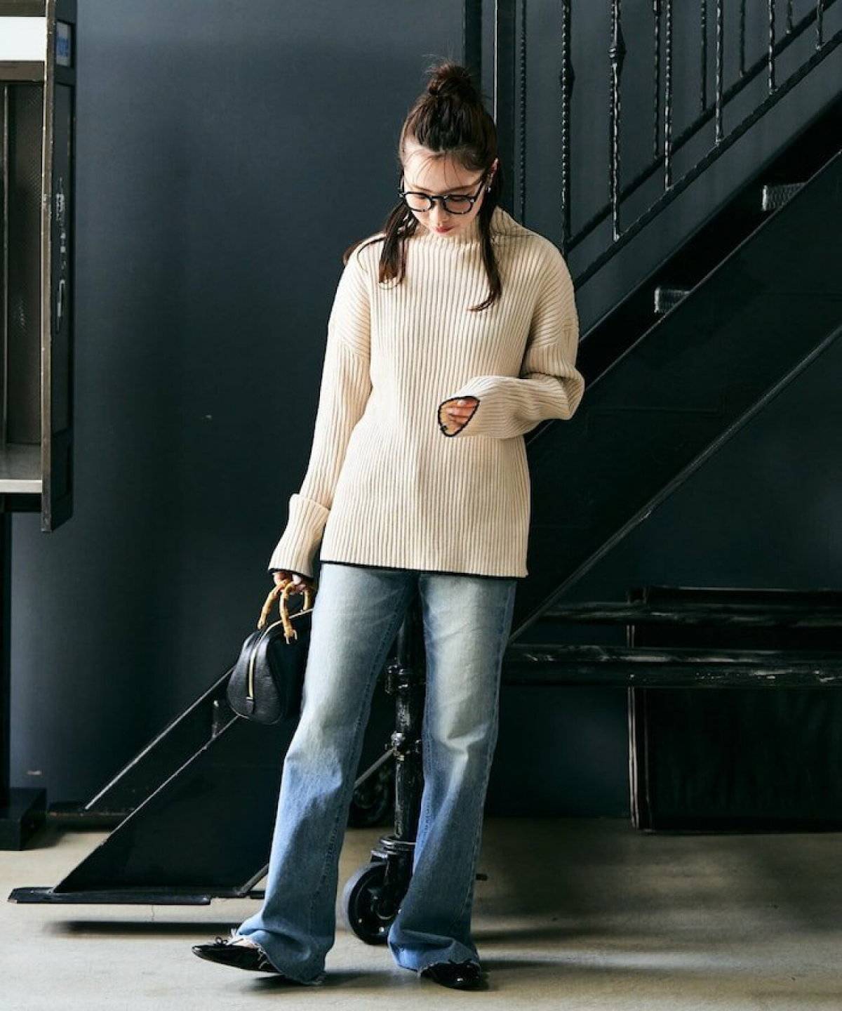 パンツコーデの女性