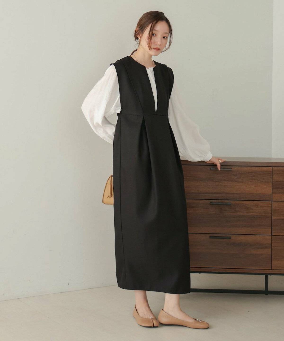 ワンピースコーデの女性