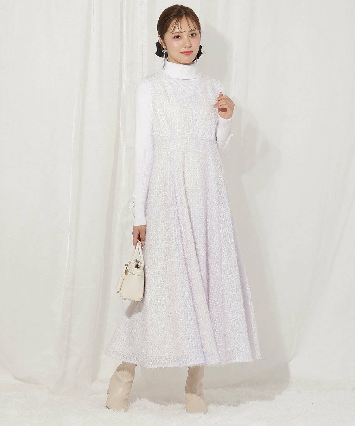 ホワイトニットとラベンダーのジャンスカコーデ