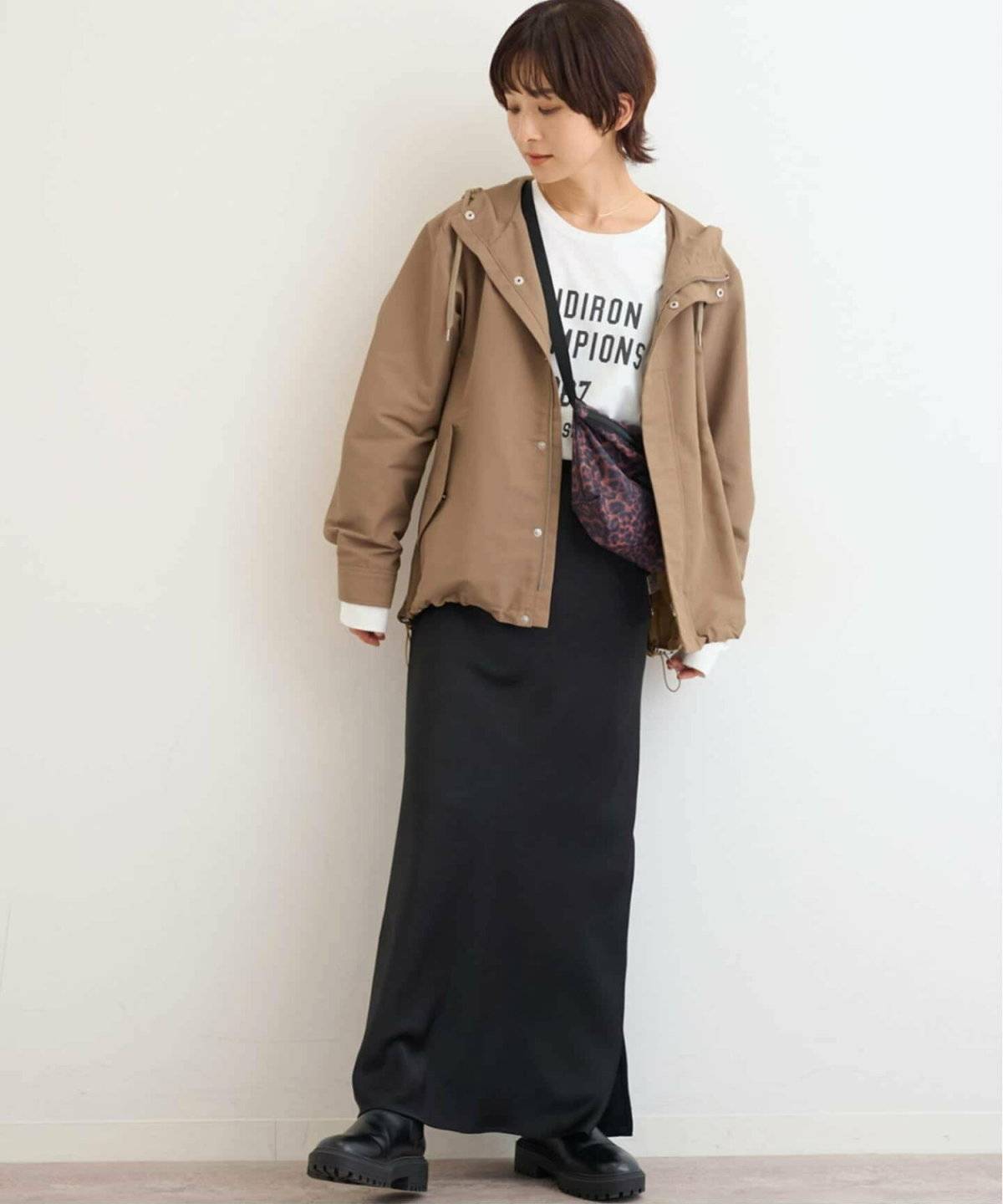 スカートコーデの女性