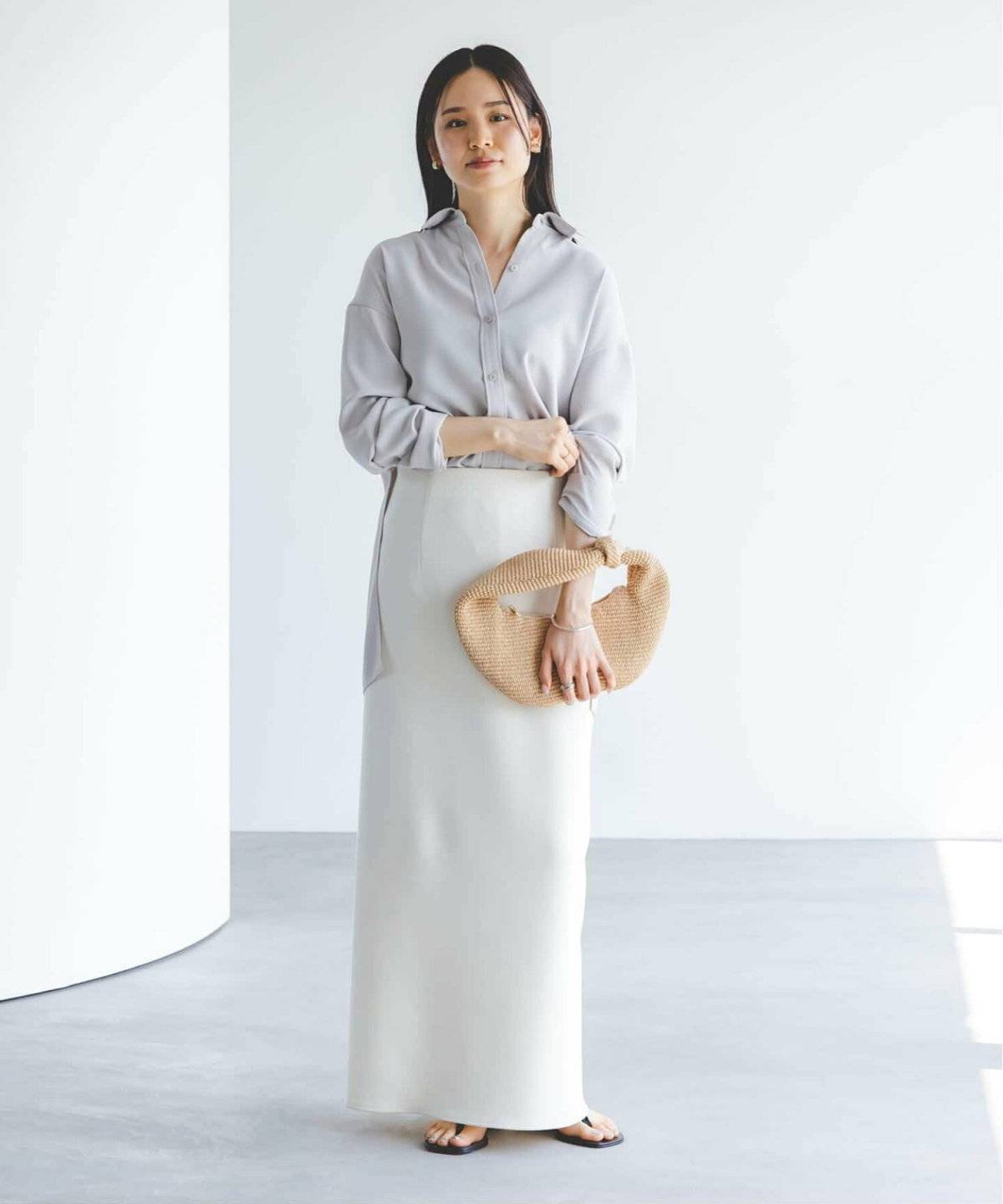 スカートコーデの女性