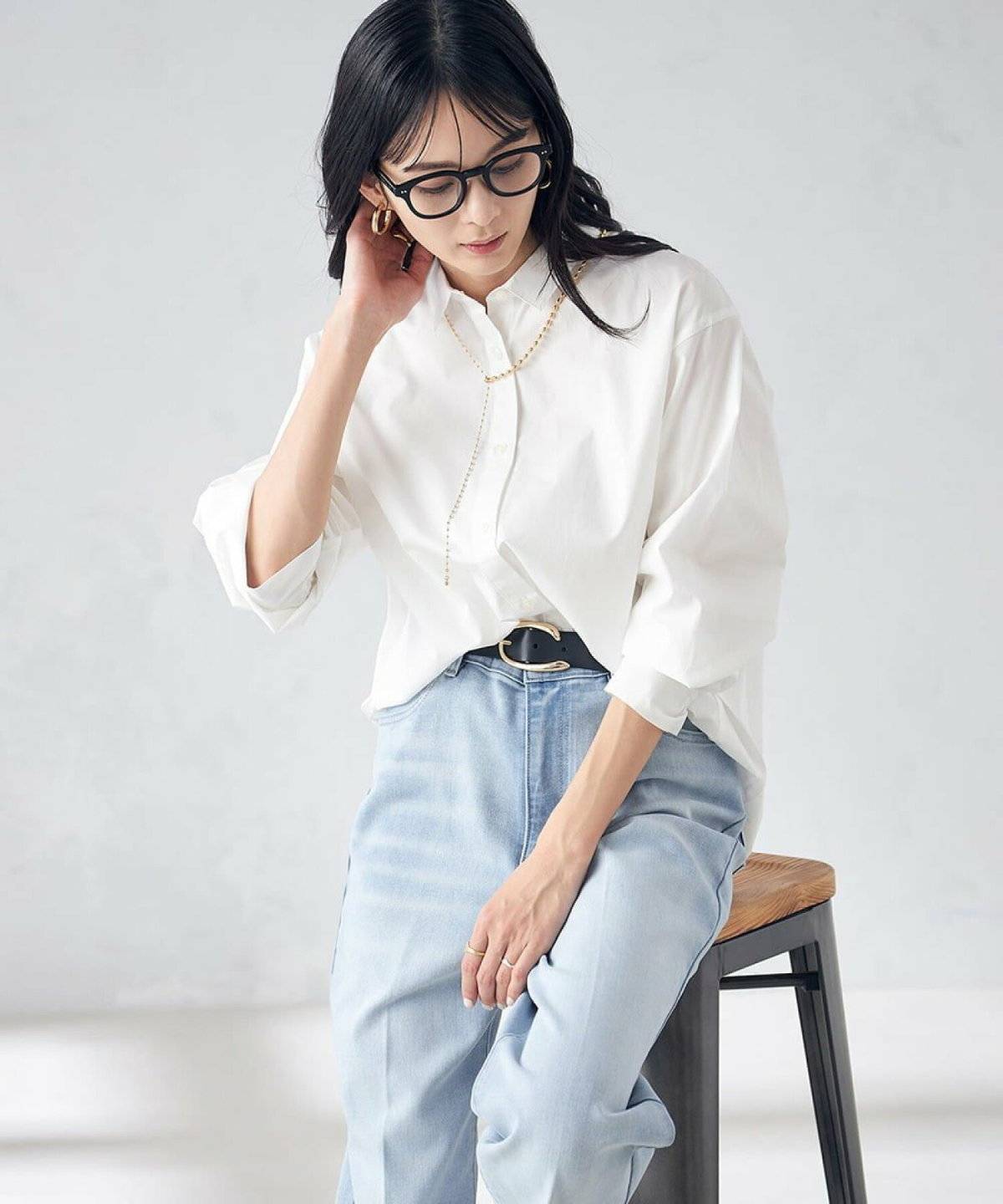 パンツを履いた女性