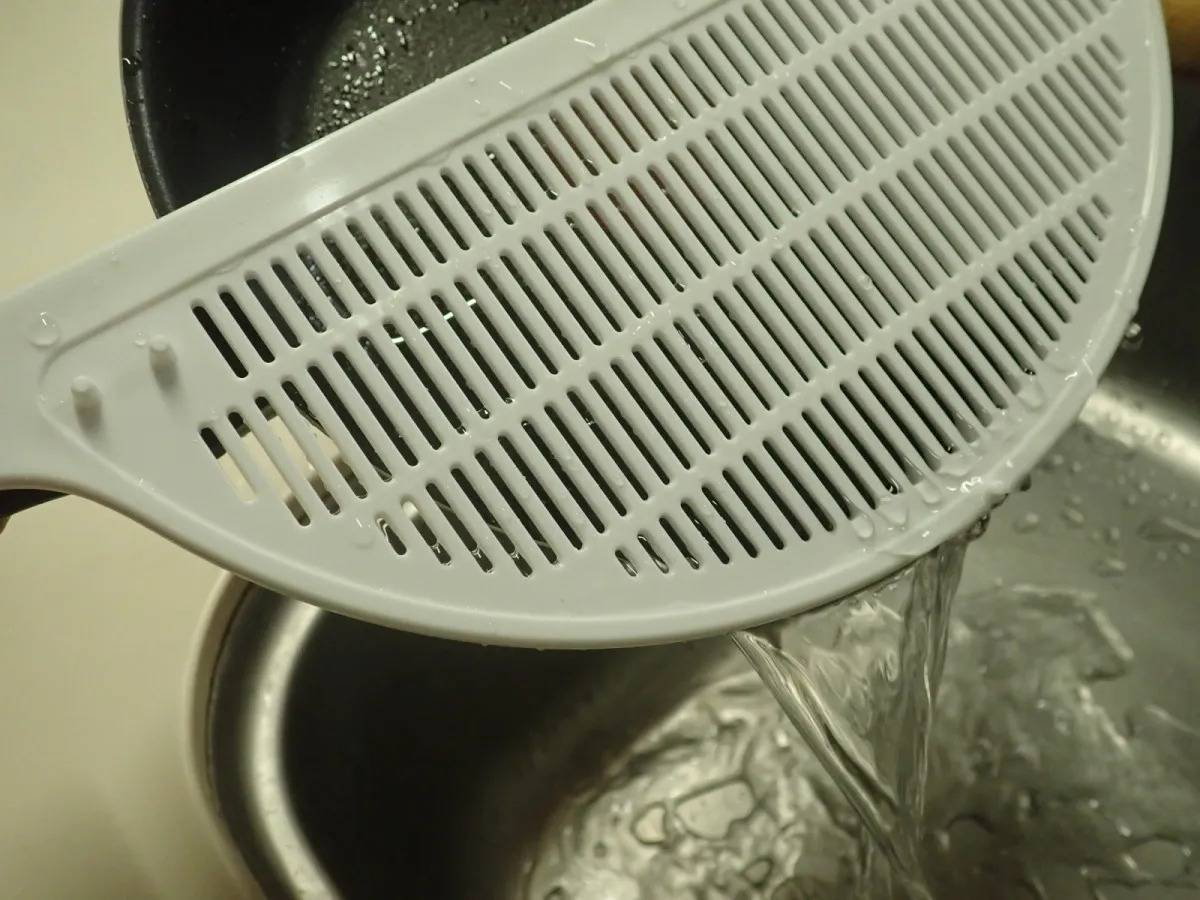 DAISO(ダイソー):ポットドレイナー(ホワイト)