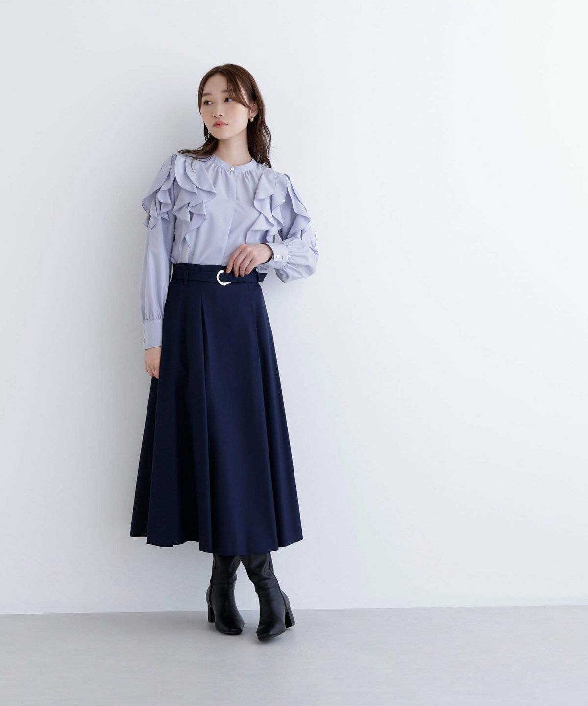 スカートコーデの女性