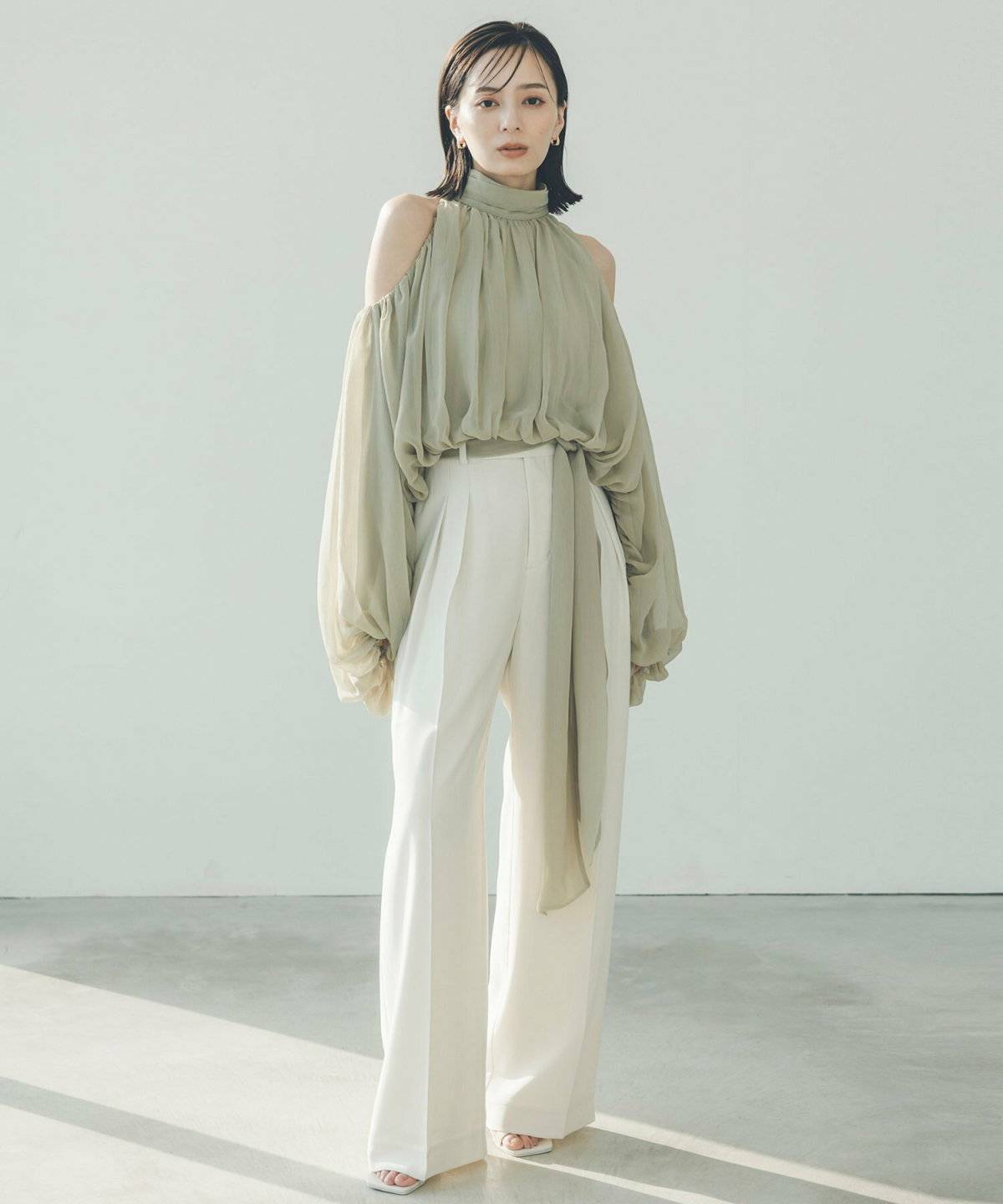 夏コーデの女性