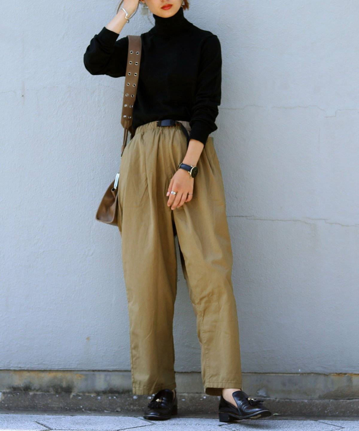 秋コーデの女性