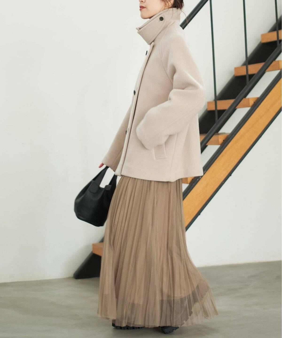 スカートコーデの女性