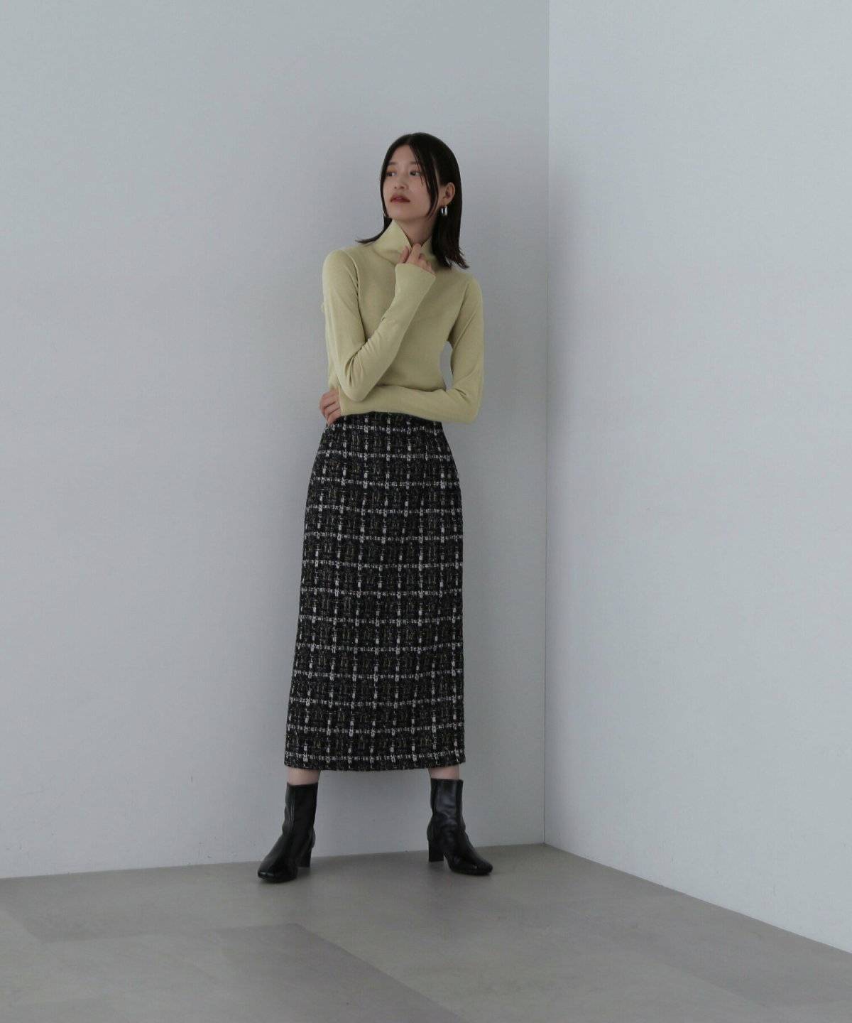 スカートコーデの女性