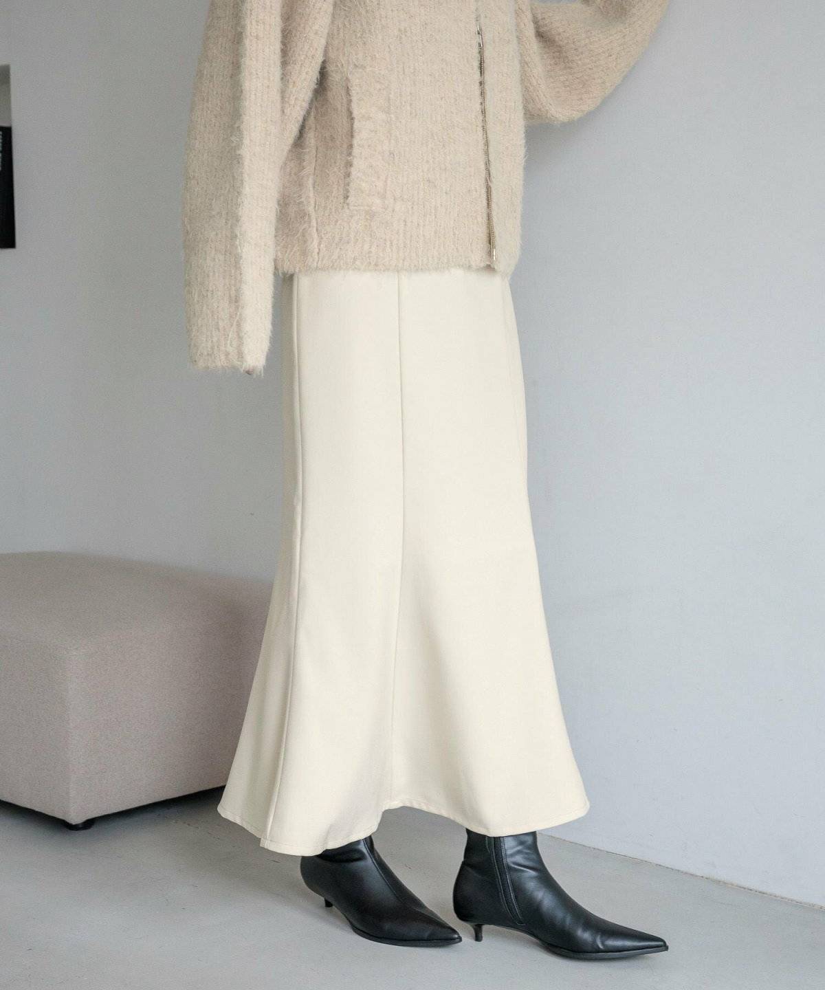 スカートコーデの女性