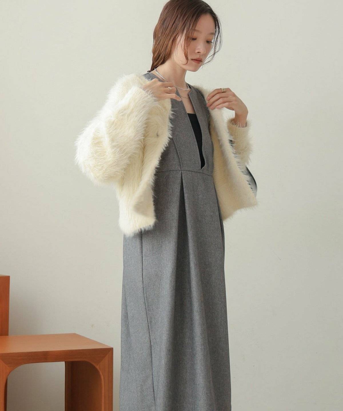 ワンピースコーデの女性