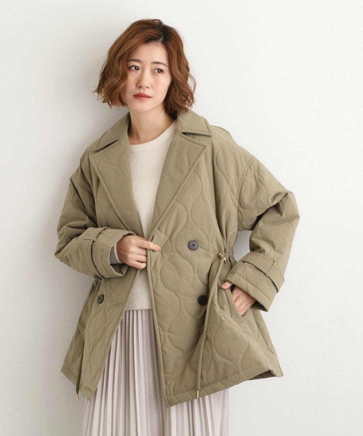 スカートコーデの女性