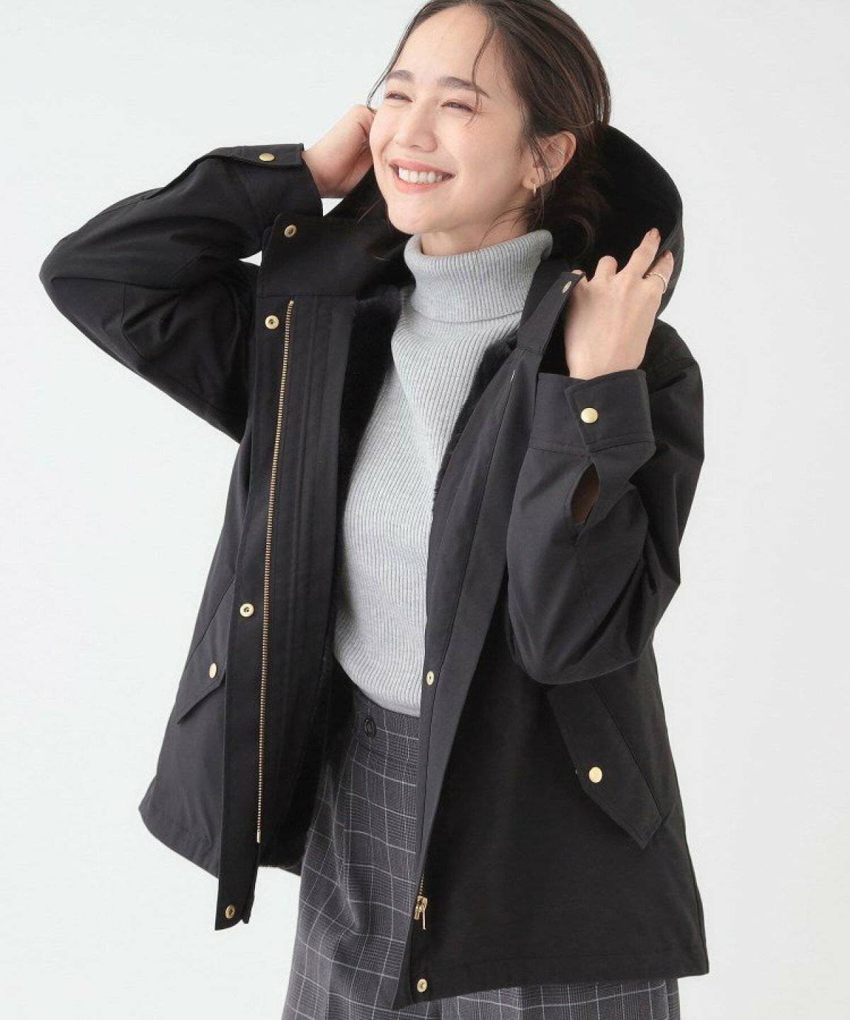 パンツコーデの女性