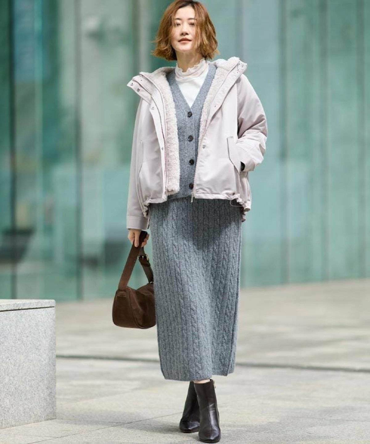 スカートコーデの女性