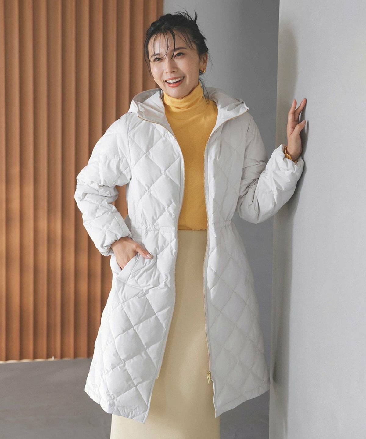 スカートコーデの女性