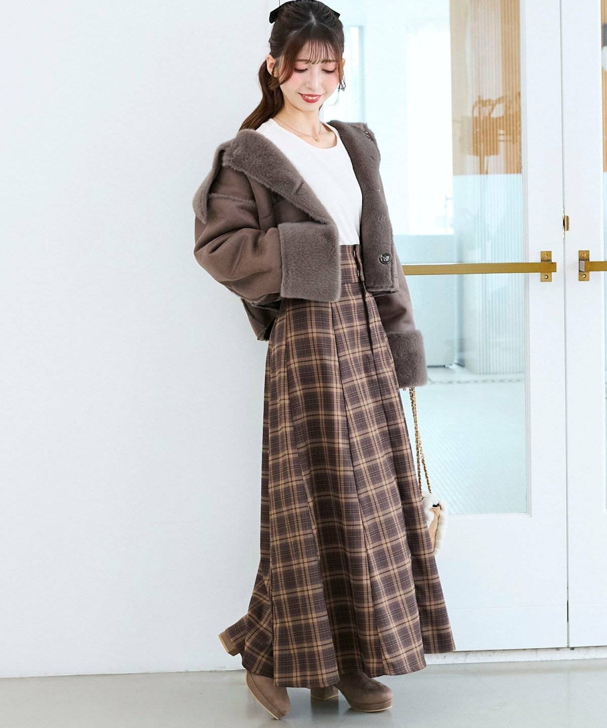 スカートコーデの女性