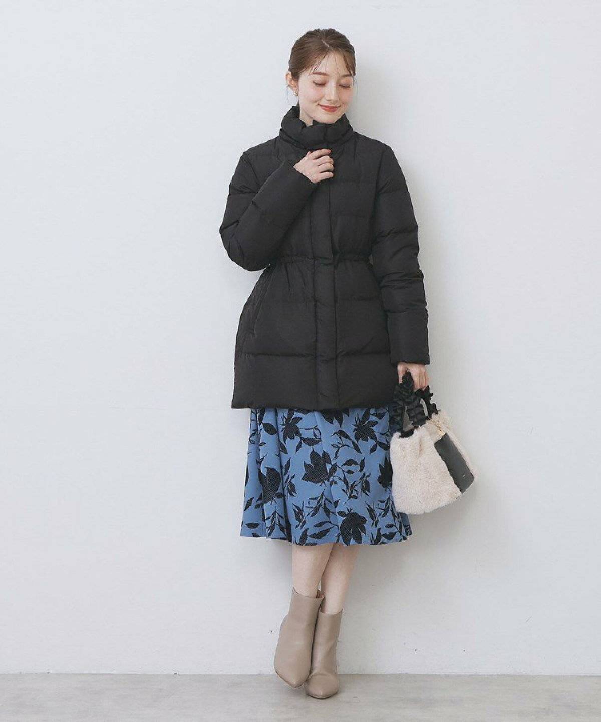 スカートコーデの女性