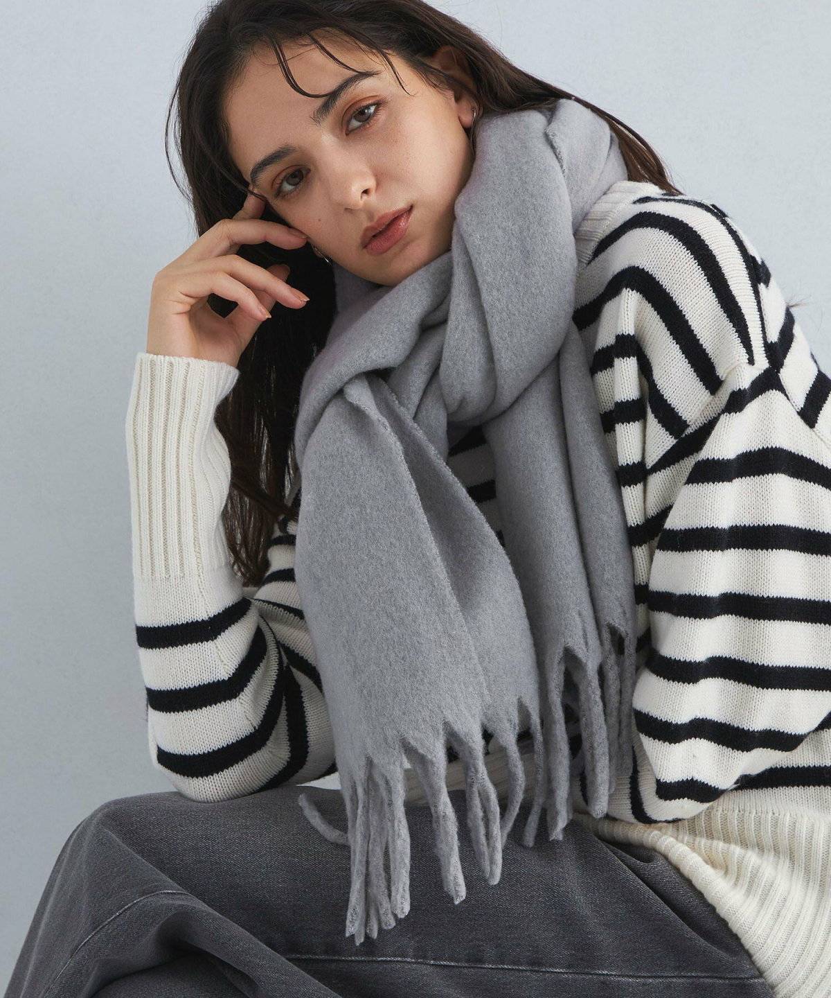 パンツコーデの女性