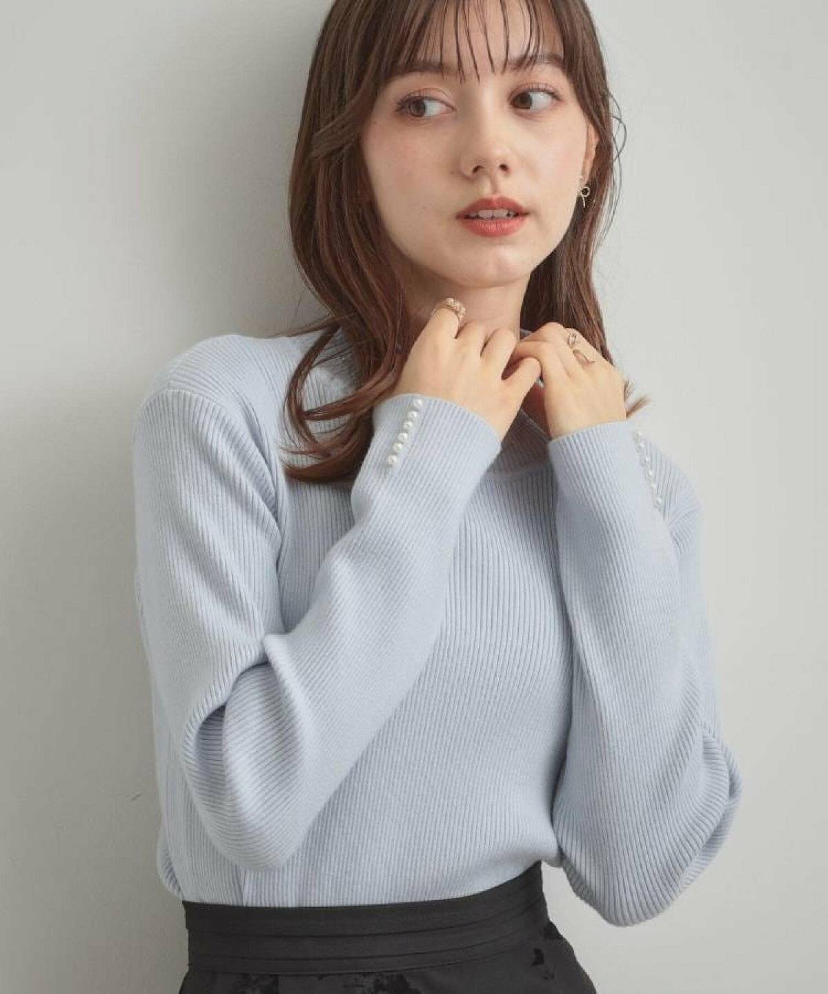 パンツコーデの女性