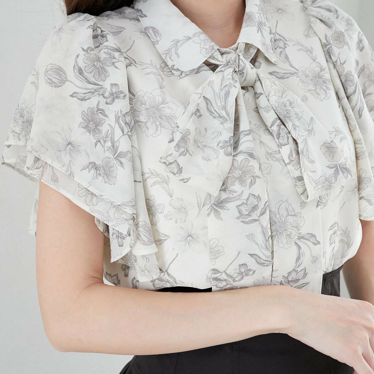 スカートコーデの女性