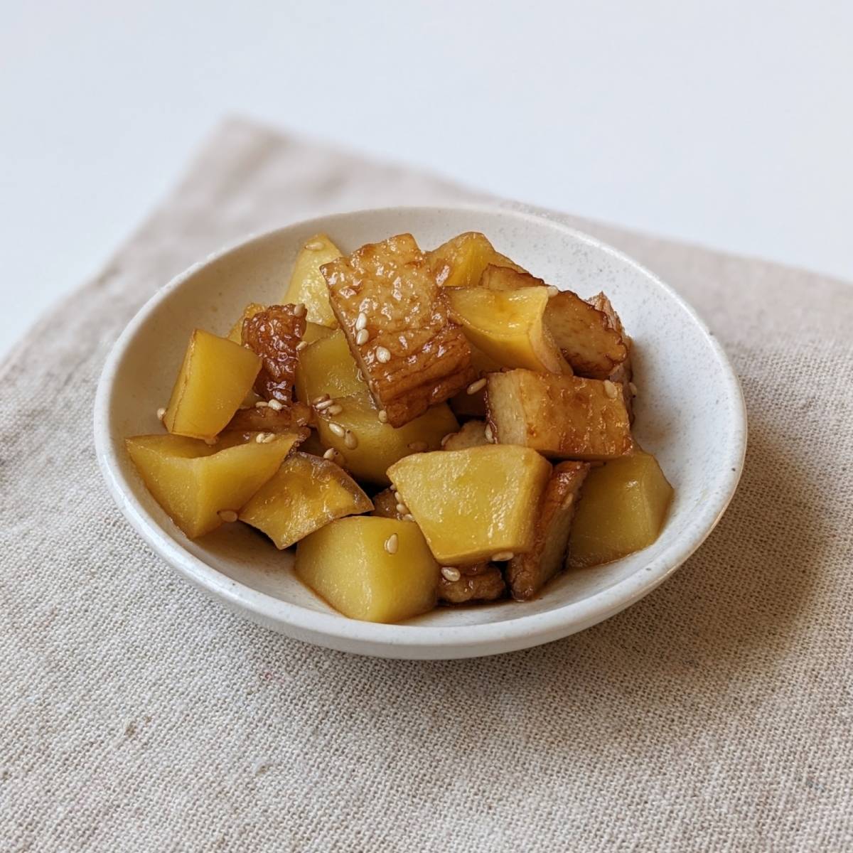 JAグループ公式の「揚げじゃがいもとさつま揚げの甘辛絡め」のレシピ