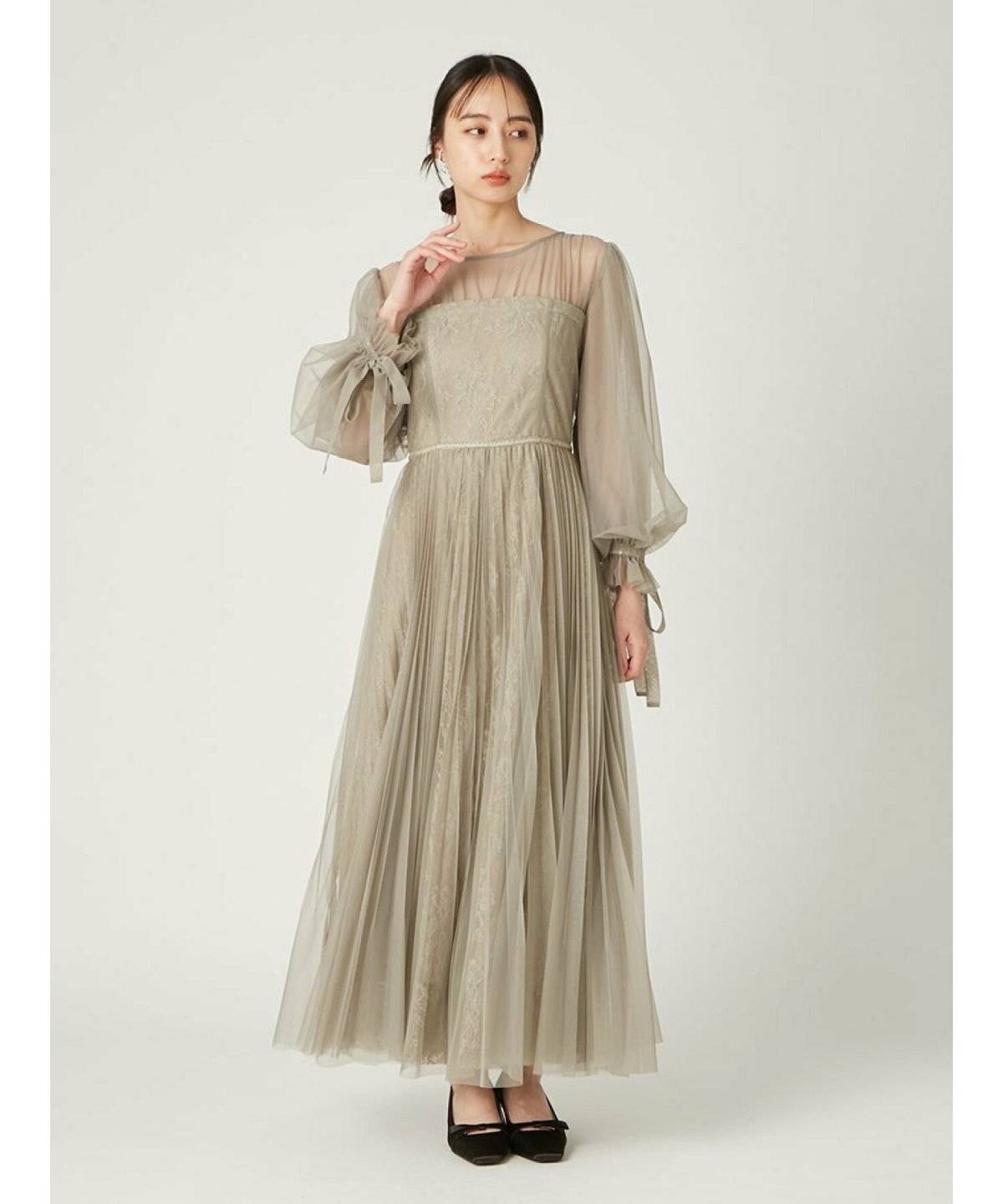 ドレスコーデの女性