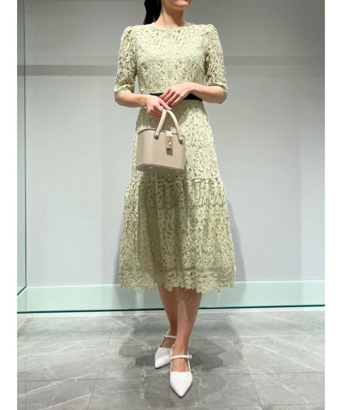 ドレスコーデの女性