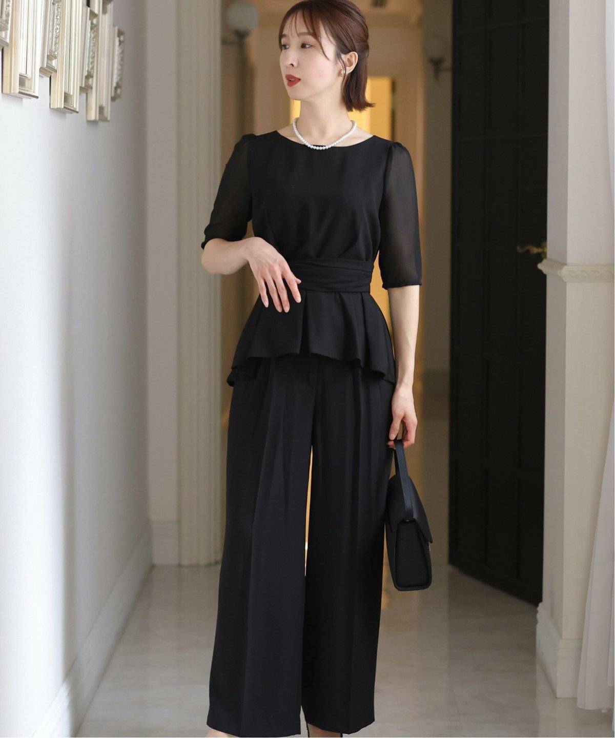 ドレスコーデの女性