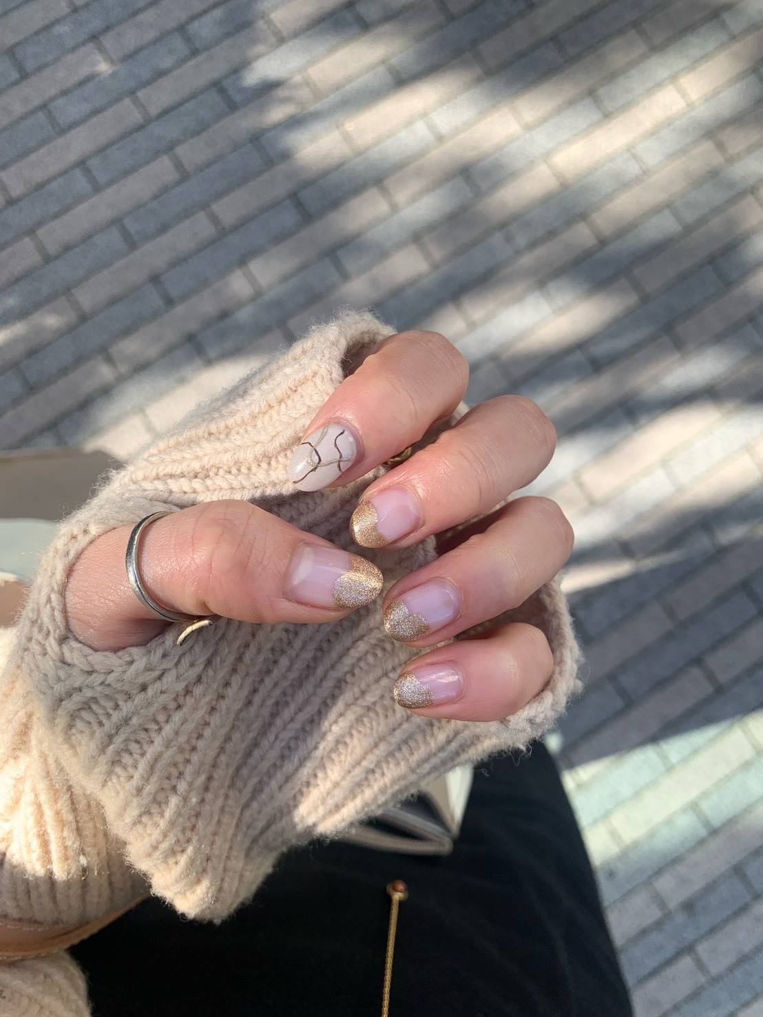 ニュアンスのゴールドネイル