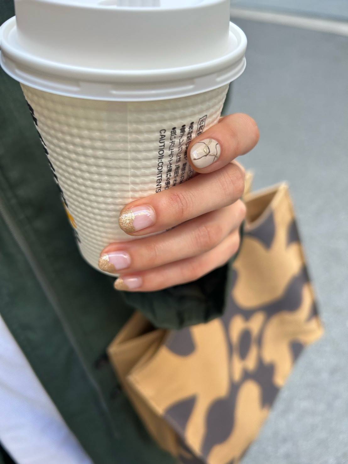 ニュアンスのゴールドネイル