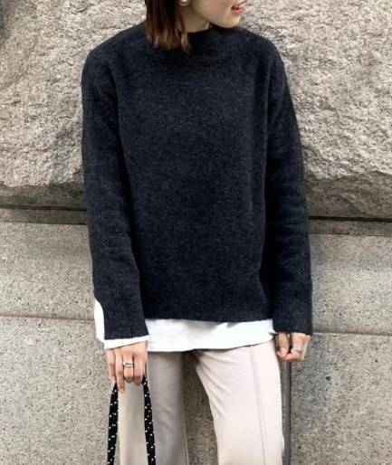 UNIQLO「スフレヤーンモックネックセーター」コーデ