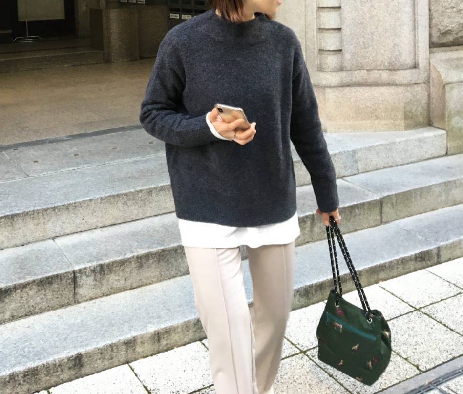 UNIQLO「スフレヤーンモックネックセーター」コーデ