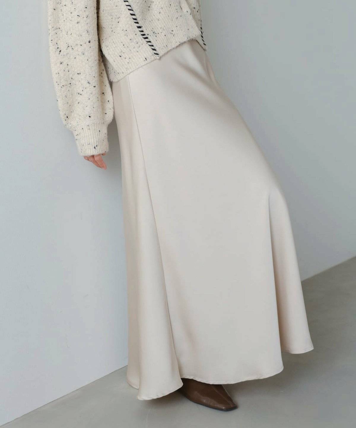 スカートコーデの女性