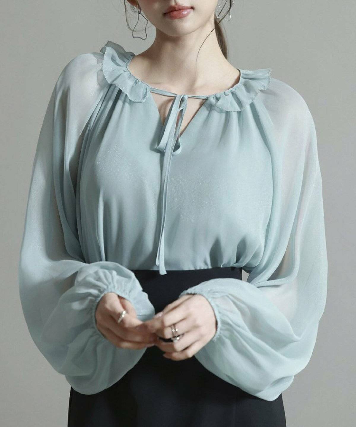 スカートコーデの女性